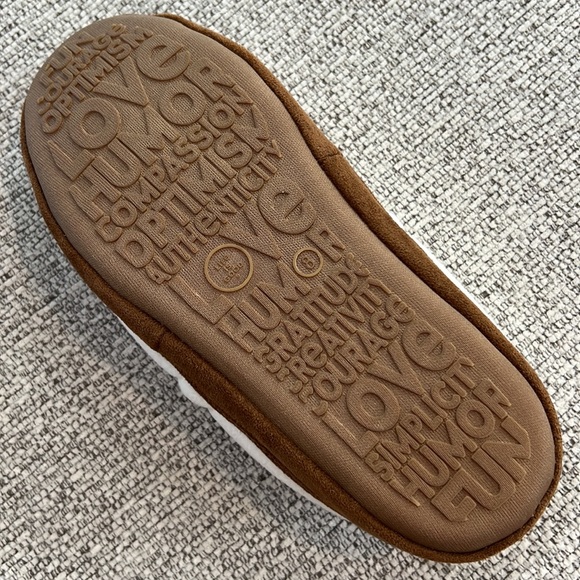 Life Is Good, ‘Cream’ Fleece Lined Slippers. SZ: 8. NWT *Last One! - Picture 2 of 3